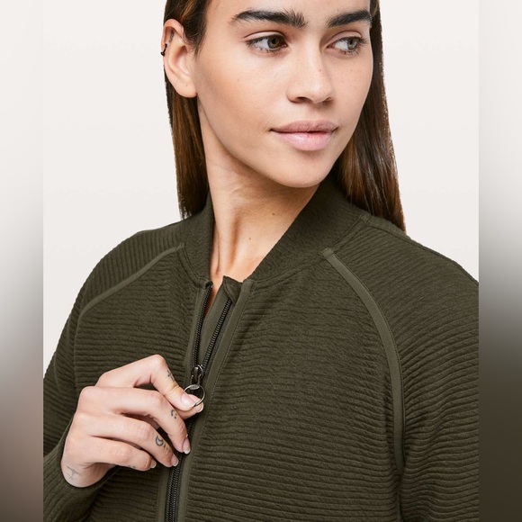 NWOT Lululemon On Repeat Bomber Jacket in Dark Olive - Picture 9 of 9